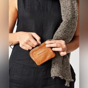 Wanderers Travel Co The Barcelona Leather Card Pouch In Tan